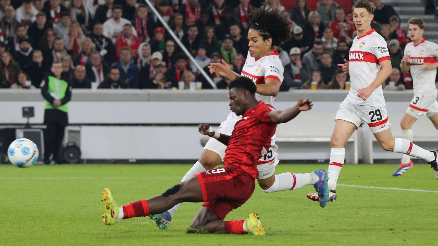 VfB Stuttgart vs Kaiserslautern (02:45 &#8211; 30/10) | Xem lại trận đấu